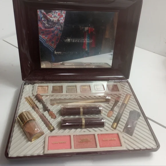 Vintage Elizabeth Arden Make up Kit - Picture 2 of 5